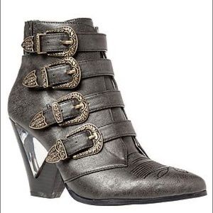 Super cool goth buckle boots